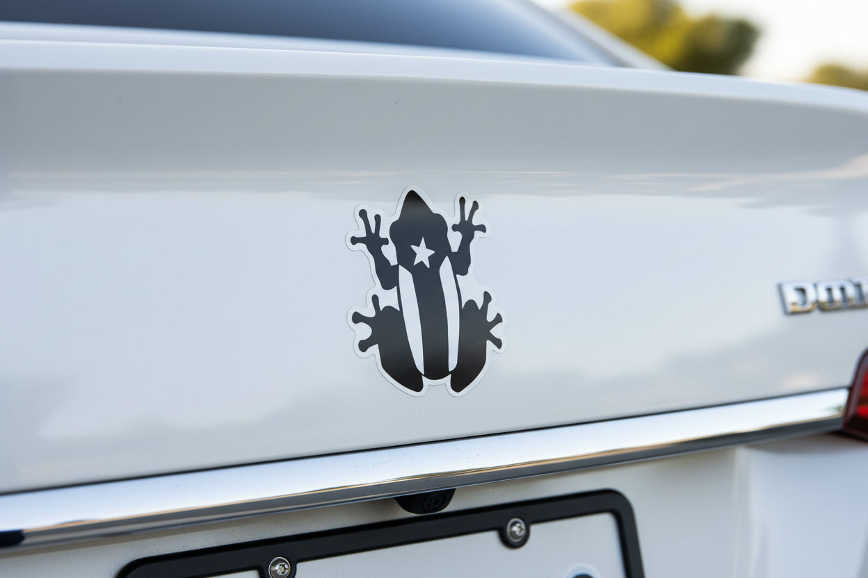 Sticker en Vinyl del Coqui taino con bandera